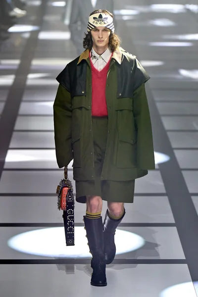 Look 25